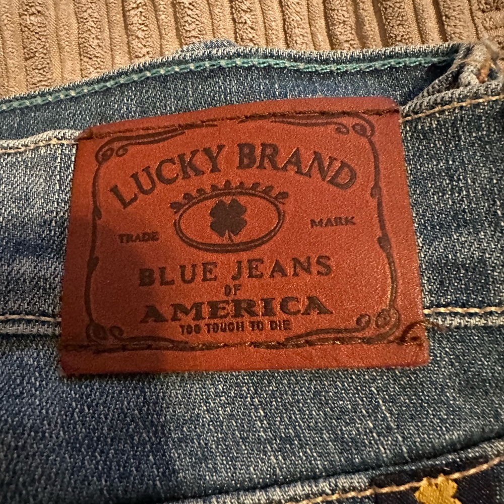 Lucky Brand Denim Sofia Capri, size 6.  Great jeans, worn twice.